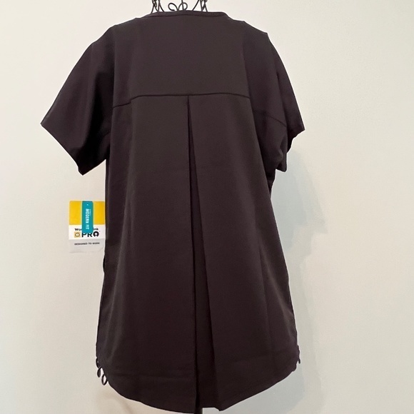 Wonder Wink Scrub Top NWT‎ - Picture 3 of 10